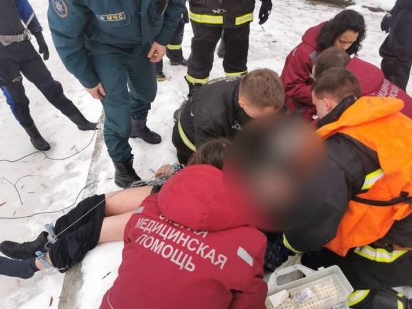 Двое подростков провалились под лед в Минске, одного спасти не удалось Двое подростков провалились под лед в Минске, одного спасти не удалось