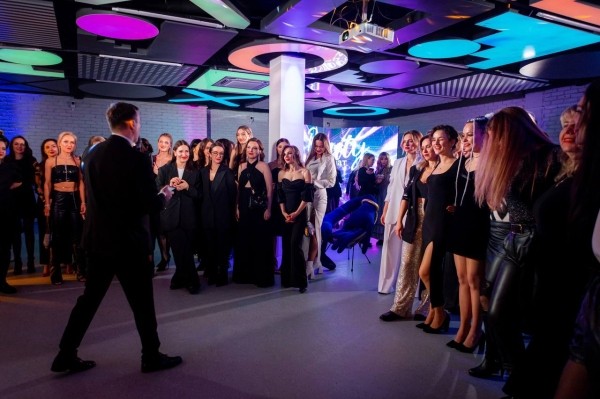 Масштабный БЬЮТИ-КОРПОРАТИВ прошел в Минске. Организатор вечеринки и свадебный стилист-визажист из Бреста рассказали, как это было Масштабный БЬЮТИ-КОРПОРАТИВ прошел в Минске. Организатор вечеринки и свадебный стилист-визажист из Бреста рассказали, как это было