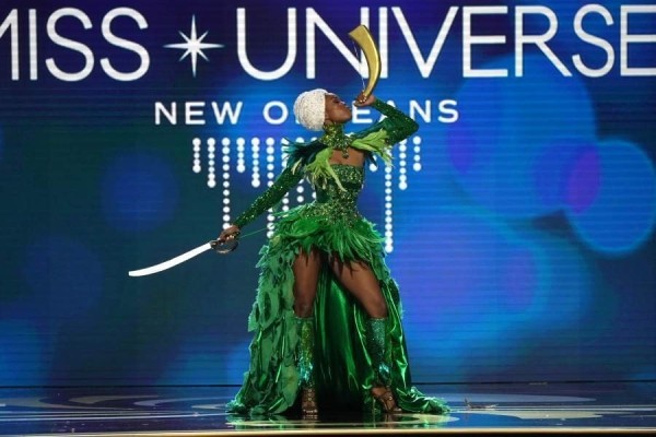 Титул «Мисс Вселенная» получила красавица из США. Она появилась в очень необычном костюме Титул «Мисс Вселенная» получила красавица из США. Она появилась в очень необычном костюме