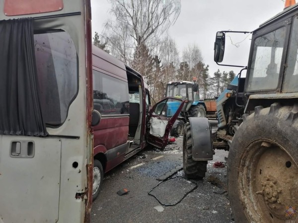 Маршрутка с пассажирами попала в аварию под Бобруйском Маршрутка с пассажирами попала в аварию под Бобруйском