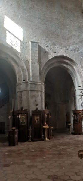 «Вдоль дороги — венки и памятники». Белорус в одиночку отправился в горы Грузии, где даже страховка не действует