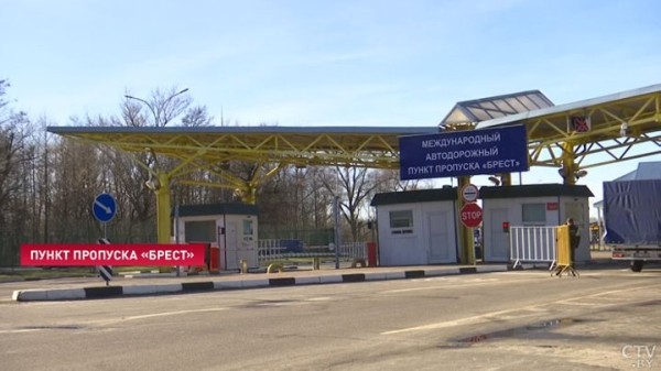 «Мы простые люди. Стоим и стоим» В Бресте возросла очередь на выезд в Польшу