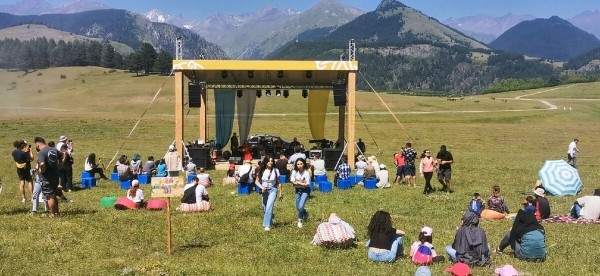 «Вдоль дороги — венки и памятники». Белорус в одиночку отправился в горы Грузии, где даже страховка не действует