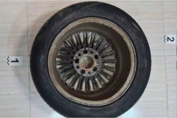 Парень передумал покупать BMW, но колеса ему понравились, и он незаметно поменял их Парень передумал покупать BMW, но колеса ему понравились, и он незаметно поменял их