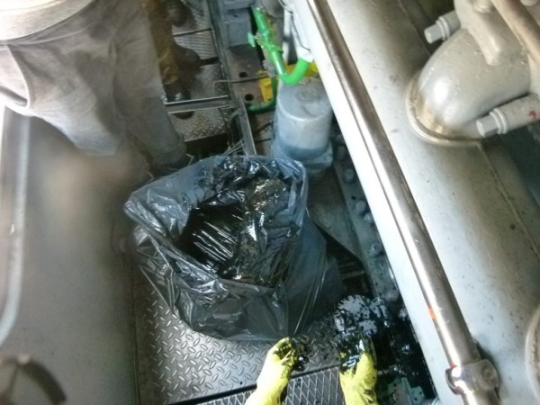 В Тересполе партию сигарет обнаружили в двигателе локомотива В Тересполе партию сигарет обнаружили в двигателе локомотива