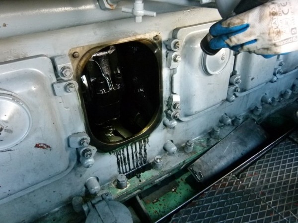 В Тересполе партию сигарет обнаружили в двигателе локомотива В Тересполе партию сигарет обнаружили в двигателе локомотива