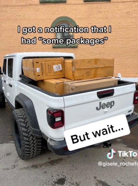 Авиакомпания повредила багаж и предложила пассажирке странную компенсацию