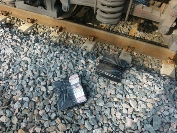 В Тересполе партию сигарет обнаружили в двигателе локомотива В Тересполе партию сигарет обнаружили в двигателе локомотива