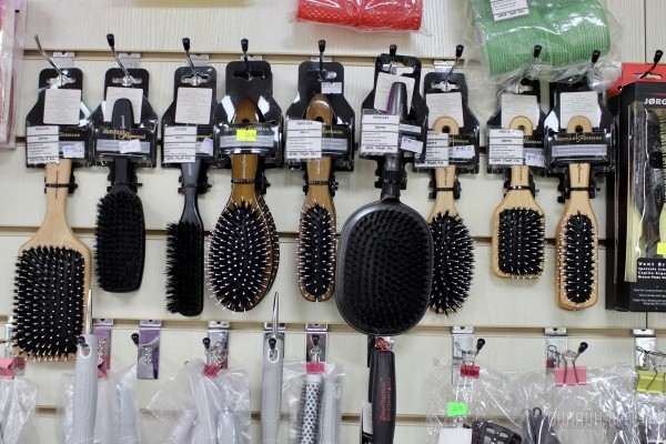 Вот что значит профессиональный уход для волос! Вместе оцениваем большой ассортимент инструментов и косметики в парикмахерском магазине «PROFISTYLE.BY» в Бресте Вот что значит профессиональный уход для волос! Вместе оцениваем большой ассортимент инструментов и косметики в парикмахерском магазине «PROFISTYLE.BY» в Бресте