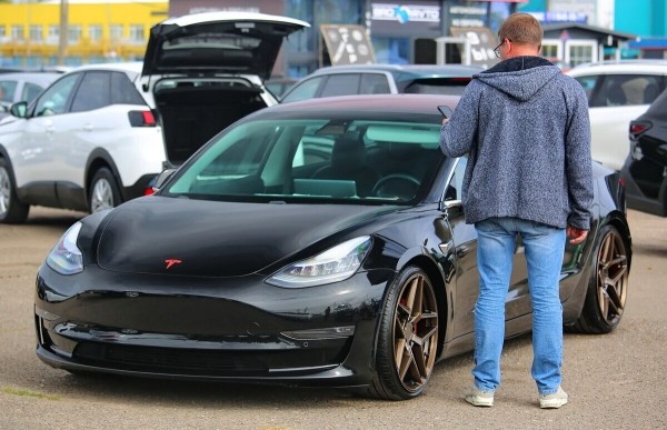 Размер зарплаты — имеет значение? Сколько нужно зарабатывать, чтобы растаможить по льготе Tesla за 50 тысяч евро Размер зарплаты — имеет значение? Сколько нужно зарабатывать, чтобы растаможить по льготе Tesla за 50 тысяч евро