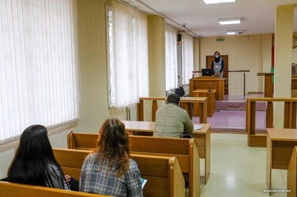 В конфискате заметили странную проданную Tesla. Она принадлежала каршерингу?