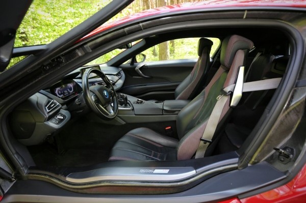 22-летний парень из Жодино купил BMW i8 за $100 тысяч — доволен? 22-летний парень из Жодино купил BMW i8 за $100 тысяч — доволен?